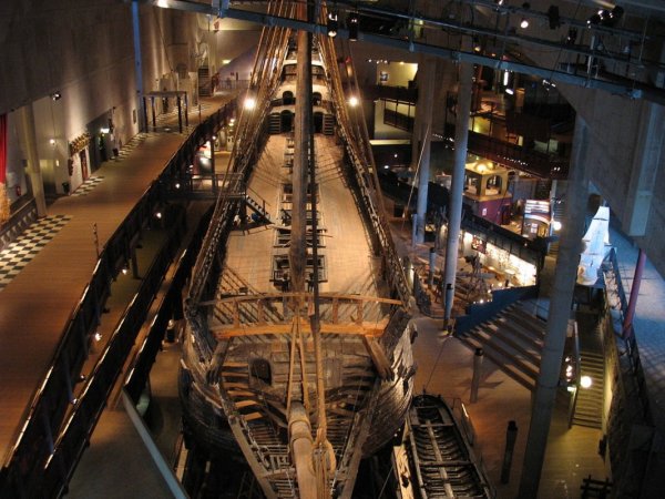 1280px-Vasa_above_bow1.jpg